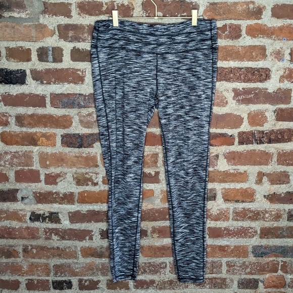 32 Degrees Cool Large Black, Brown, & White  Abstract Striped Leggings - Picture 1 of 7